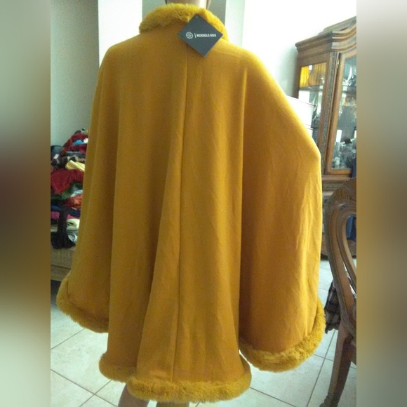 BNWT GOLD SHAWL BY MERIGOLD KISS FAUX FUR EDGES SIMPLY LUXURIOUS & SOFT SZ. LG - Picture 13 of 13